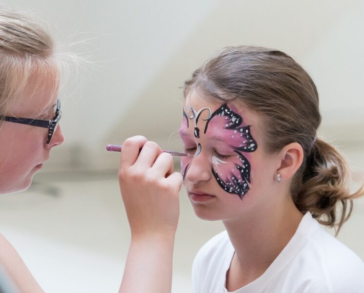 face-painting-2438355_1280.jpg